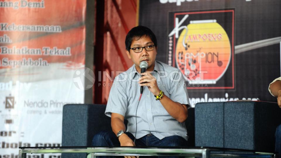 Pengamat sepak bola, Tommy Welly atau yang akrab disapa Bung Towel.